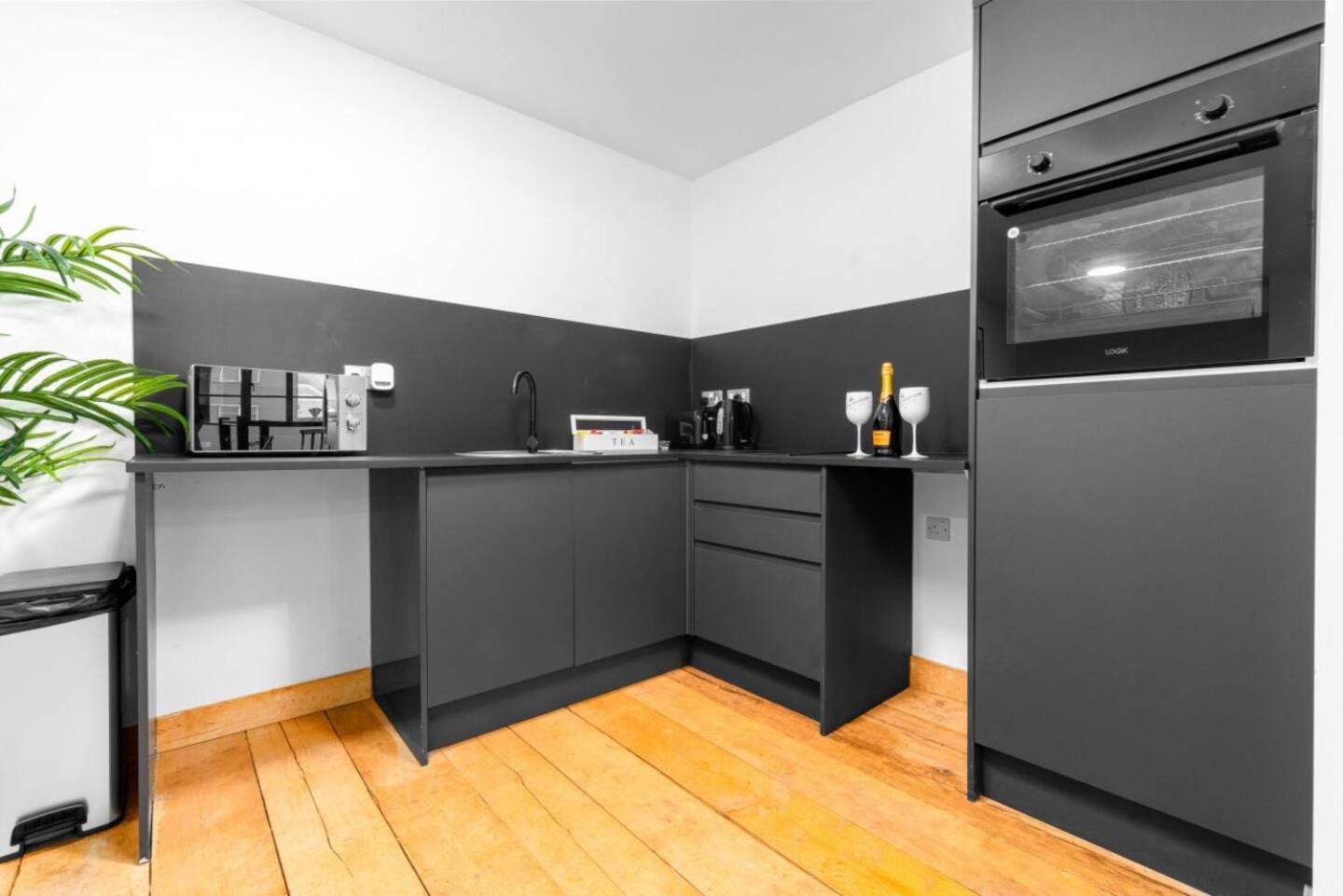 Loft Style Apartment - Near City Centre - Smart Tv- Wifi - Parking - Top Rated - 3Nt Birmingham Kültér fotó